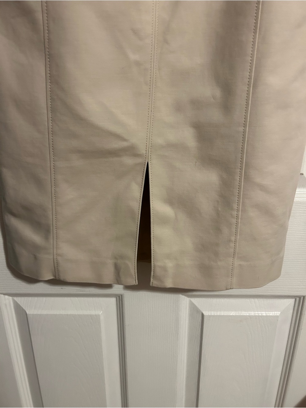Ann Taylor Front Slot Boatneck Sheath
Dress size 8 Cream - Picture 2 of 4